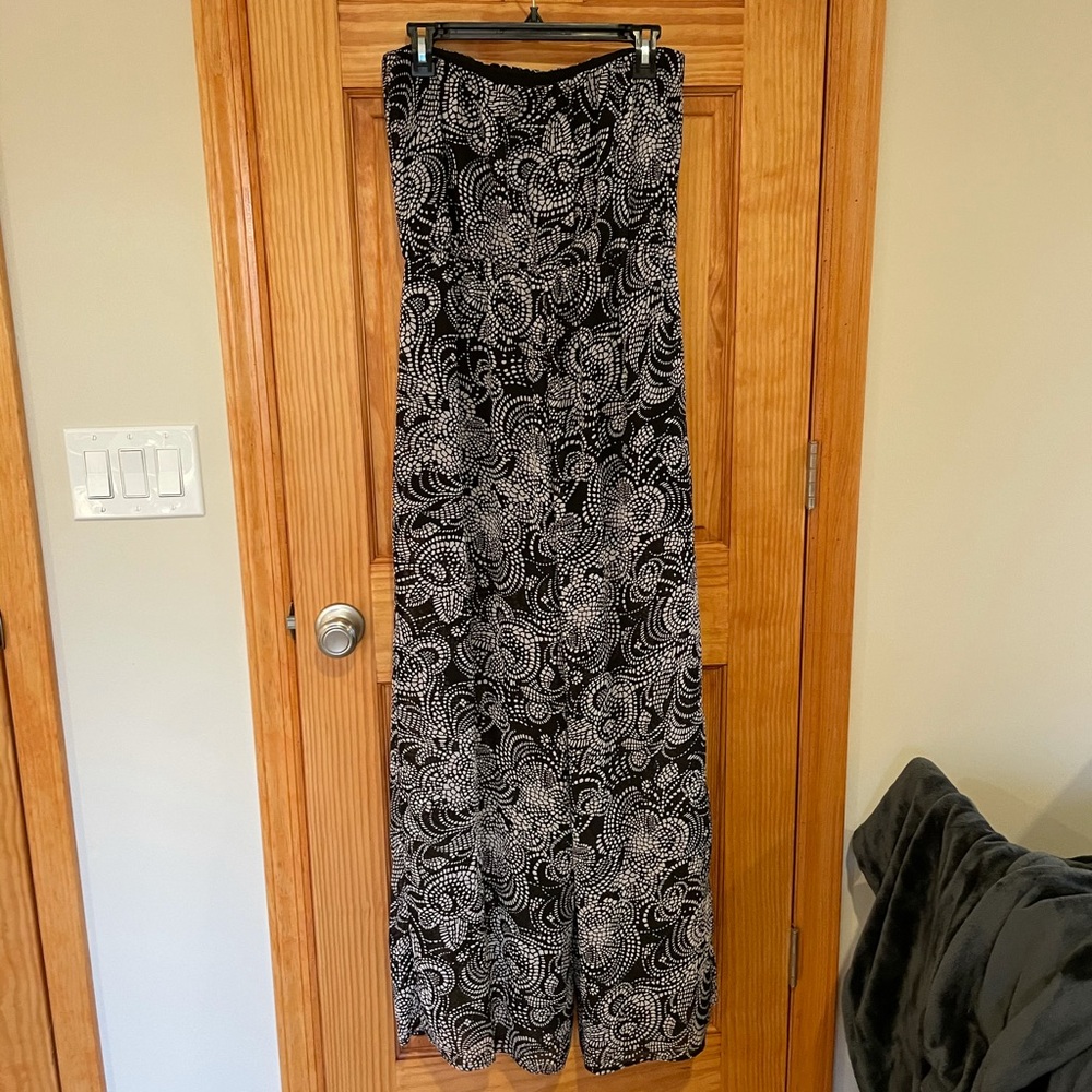 Xhilaration, size large, black and white jumper